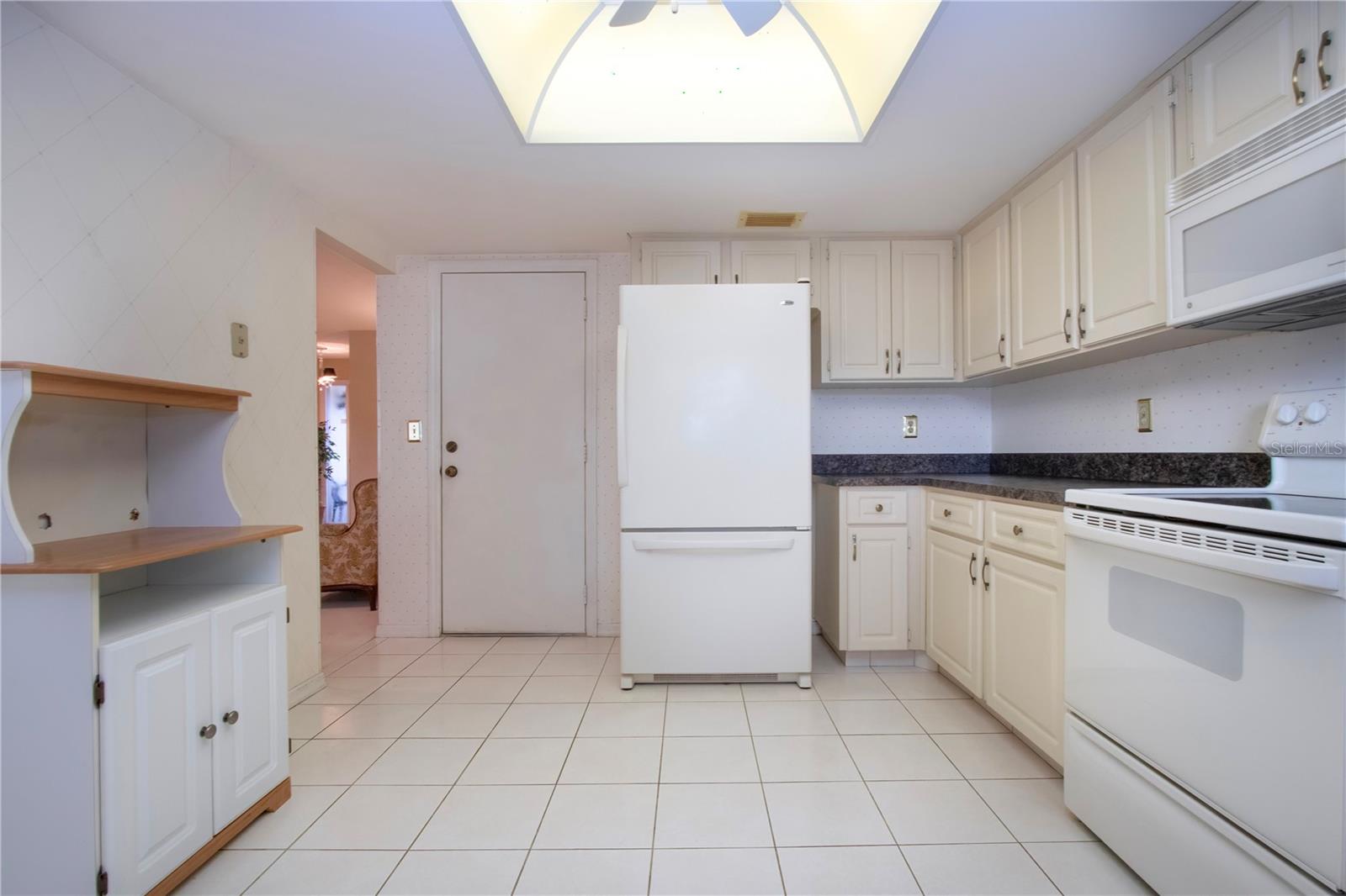Image 16 of 45 For 2204 Hartlebury Way 460
