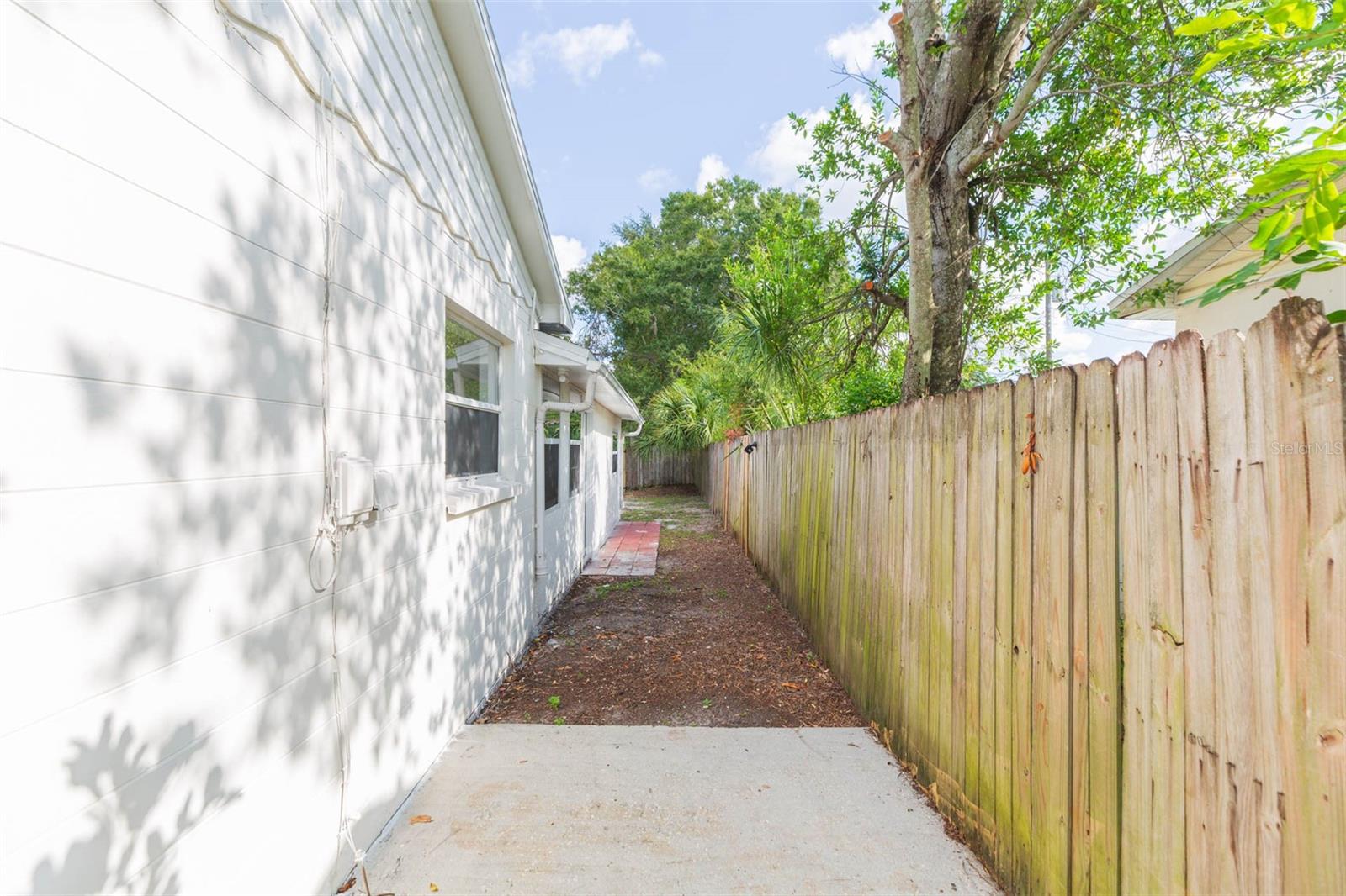 Image 33 of 50 For 4083 31st Avenue N