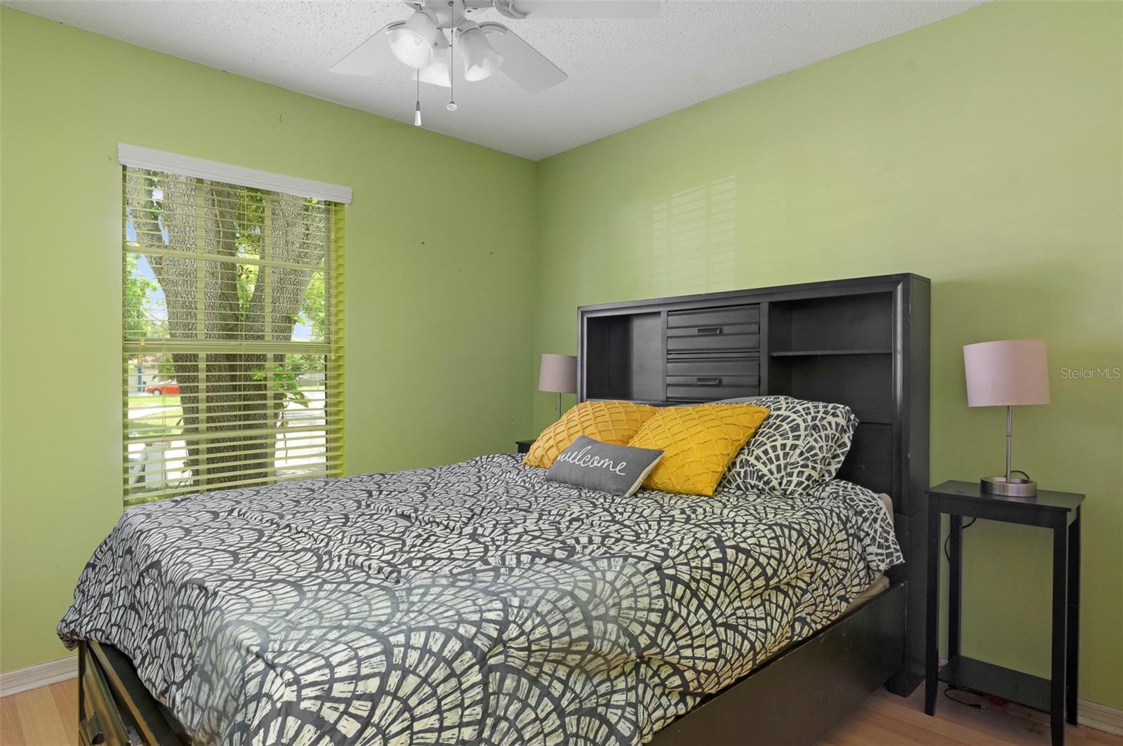 Listing photo id 10 for 1052 Malletwood Drive