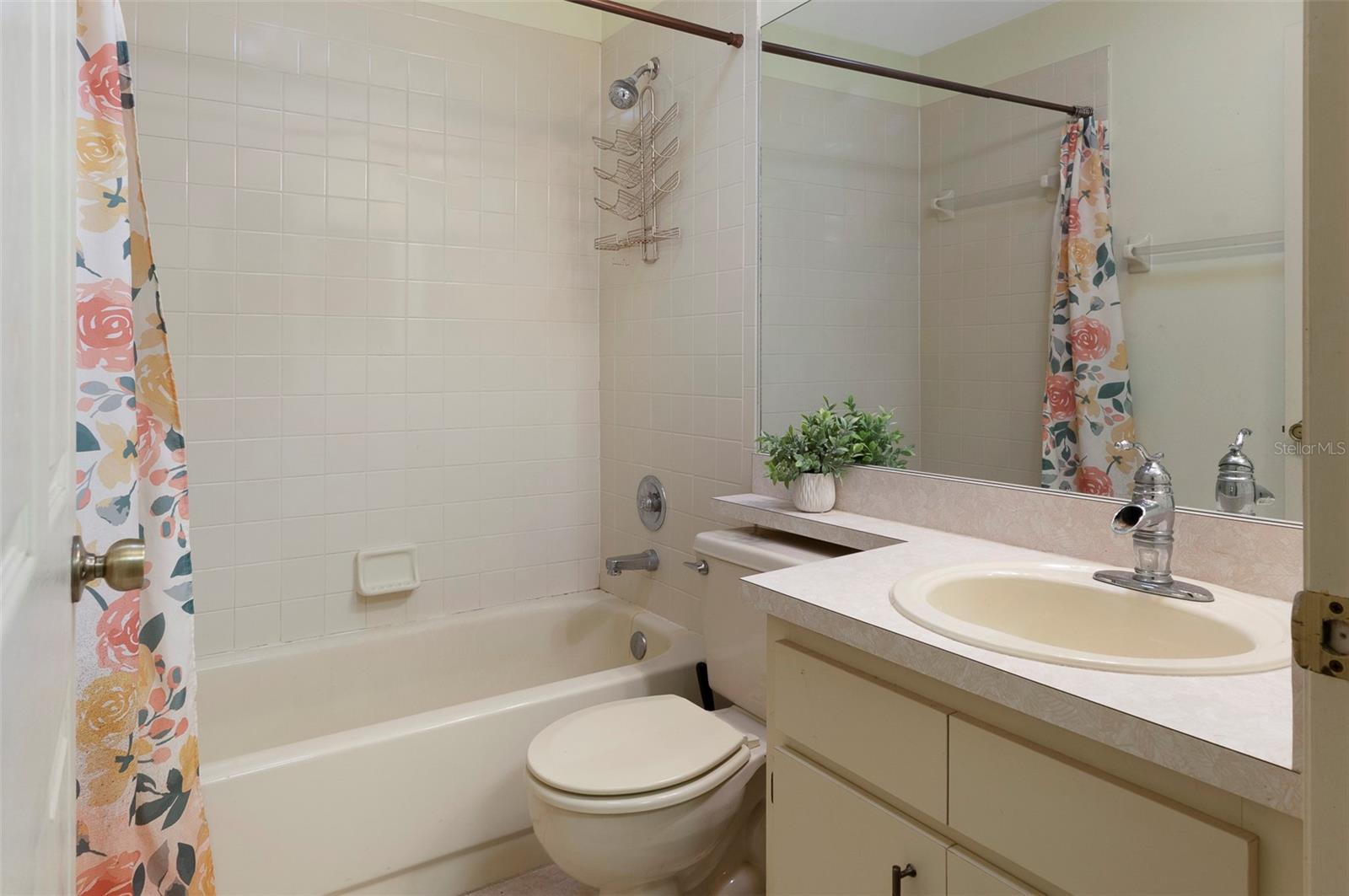 Listing photo id 11 for 1052 Malletwood Drive