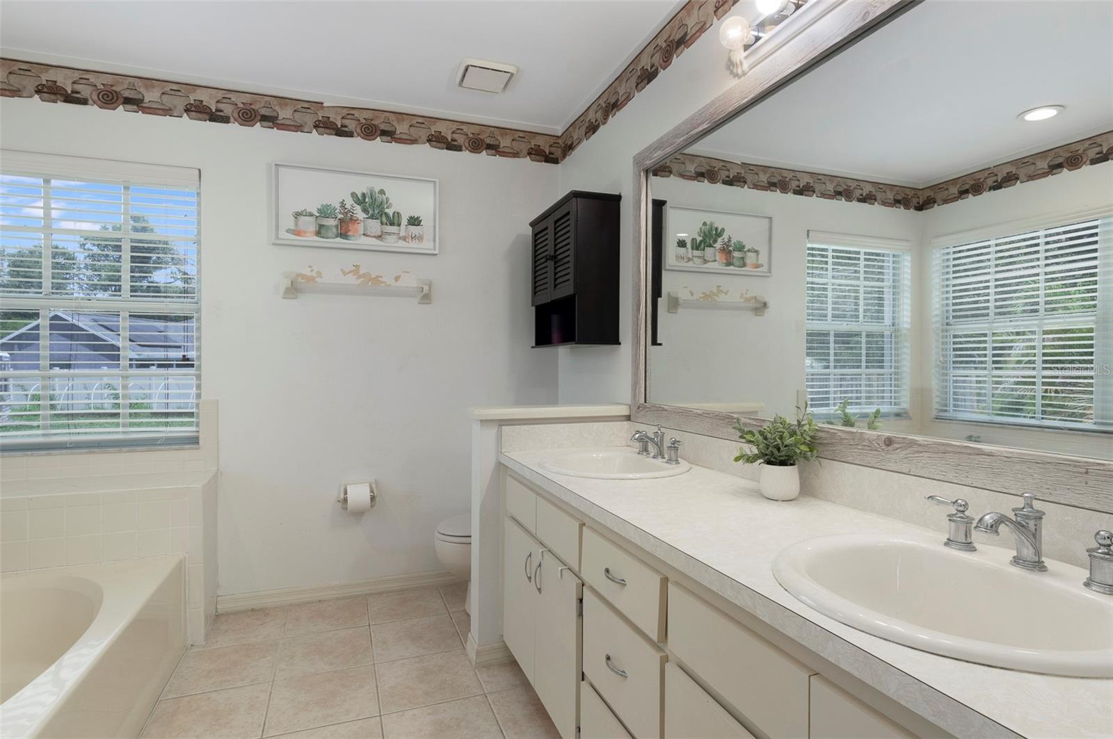 Listing photo id 15 for 1052 Malletwood Drive