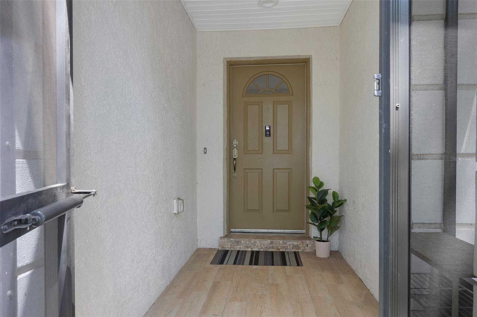 Listing photo id 0 for 1052 Malletwood Drive