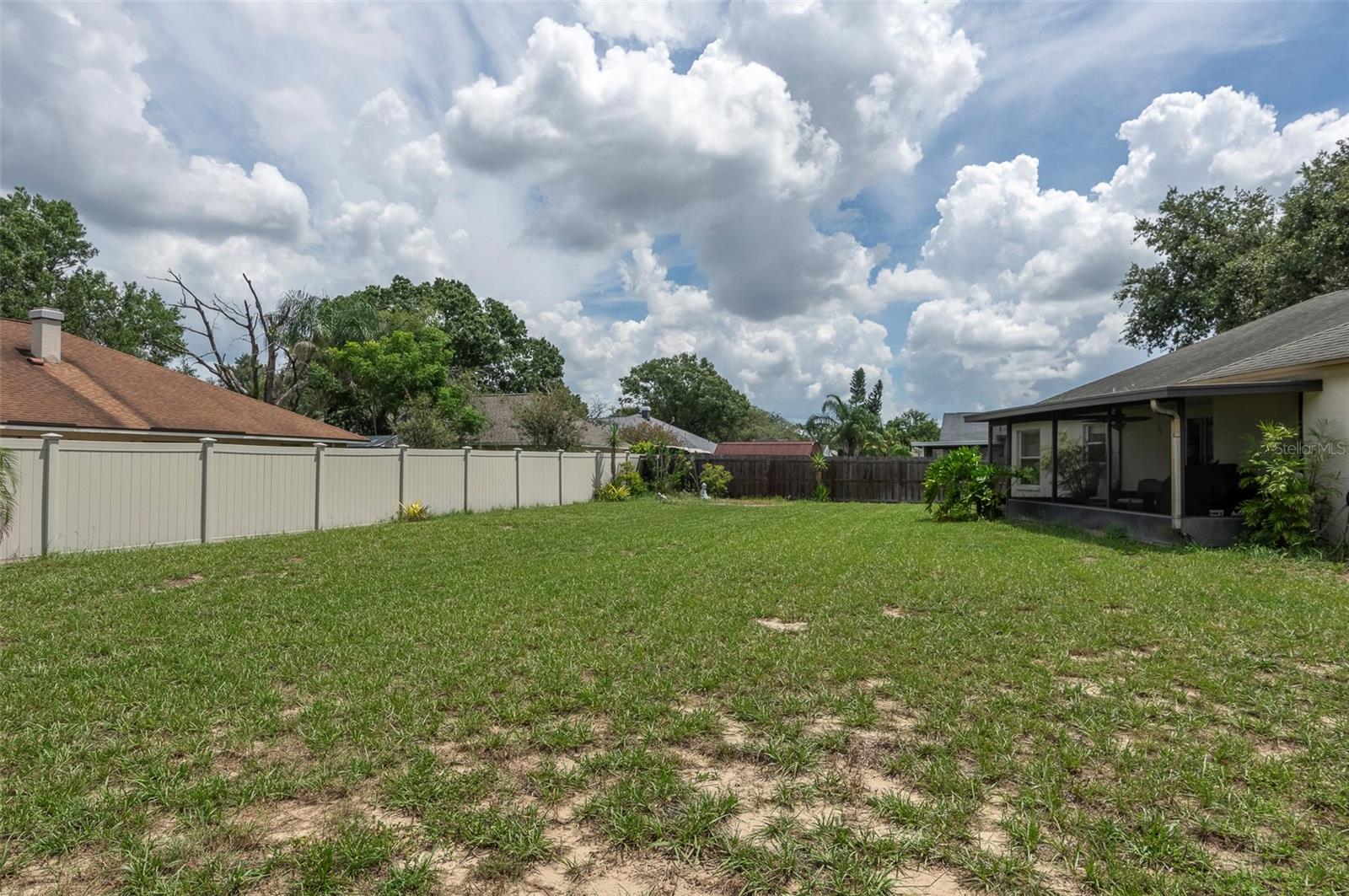 Listing photo id 29 for 1052 Malletwood Drive