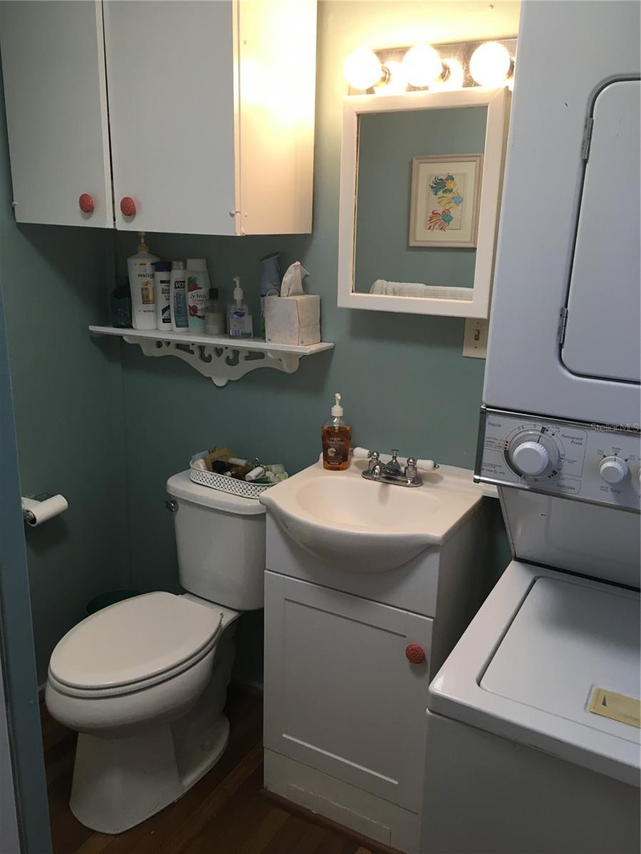 Image 42 of 78 For 128 Montclair Avenue