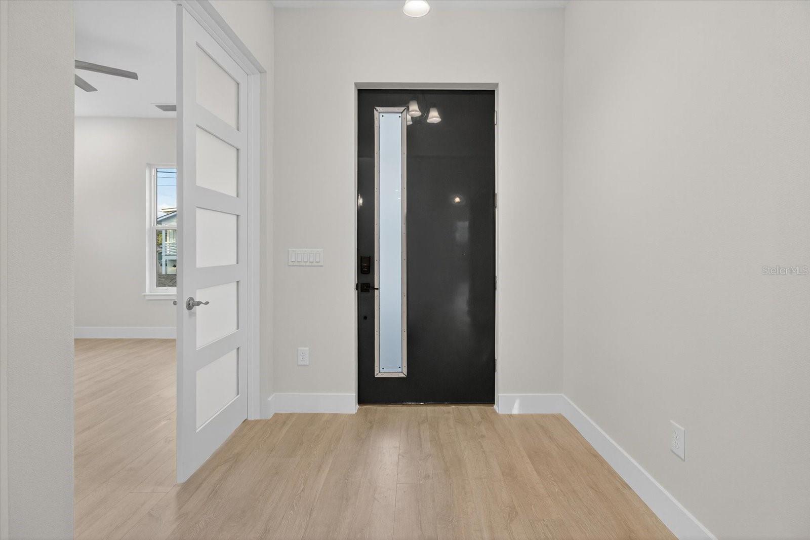 Image 11 of 96 For 207 Athens Street