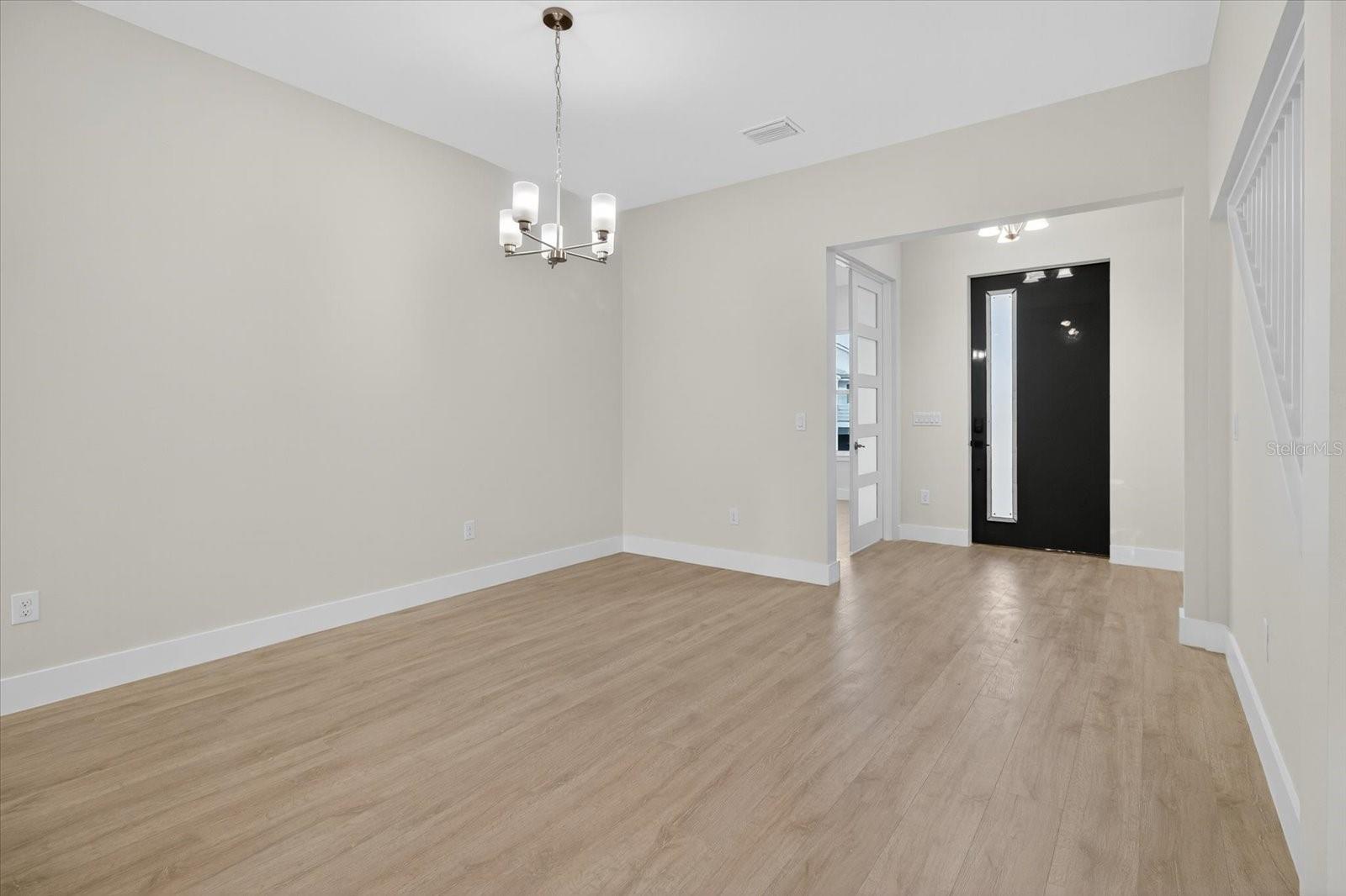 Image 15 of 96 For 207 Athens Street