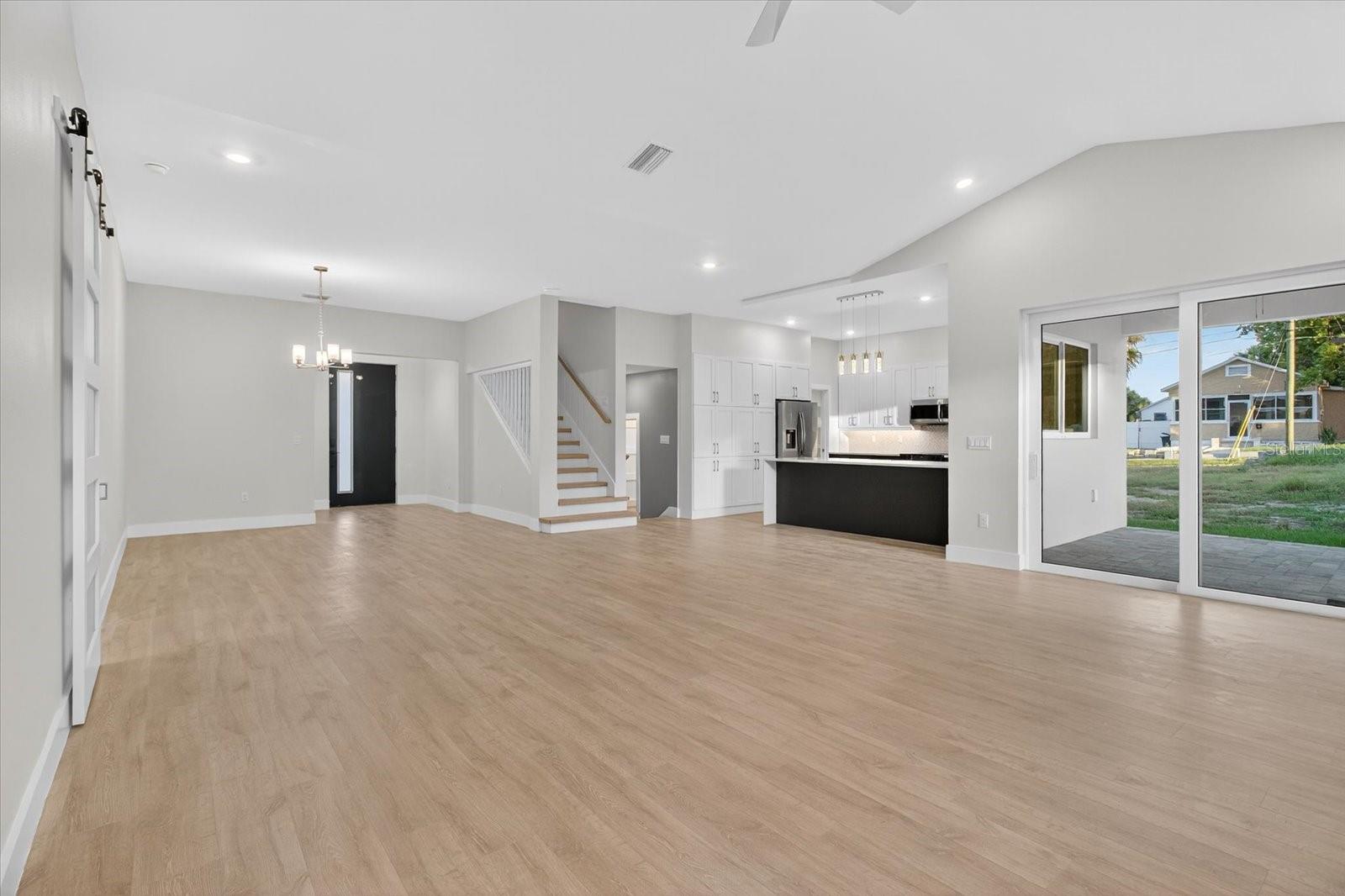 Image 23 of 96 For 207 Athens Street