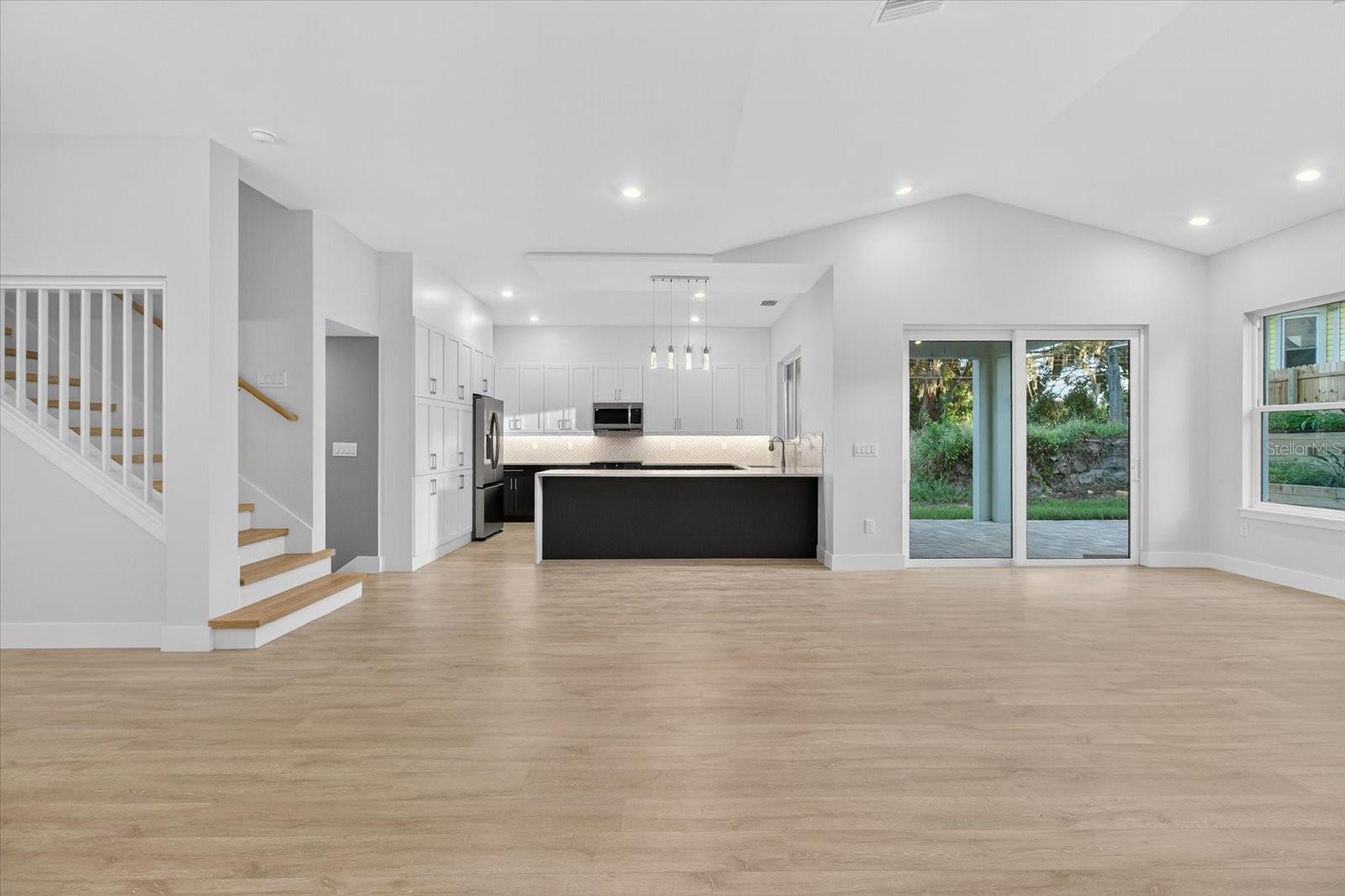 Image 24 of 96 For 207 Athens Street