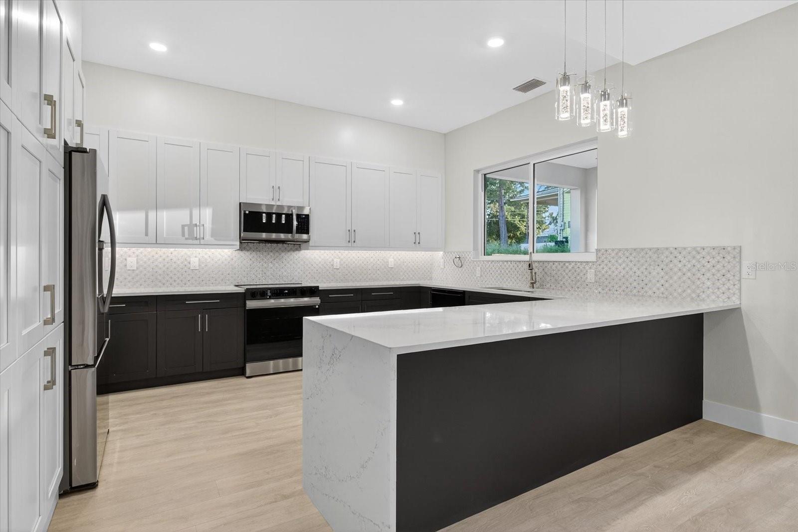 Image 25 of 96 For 207 Athens Street