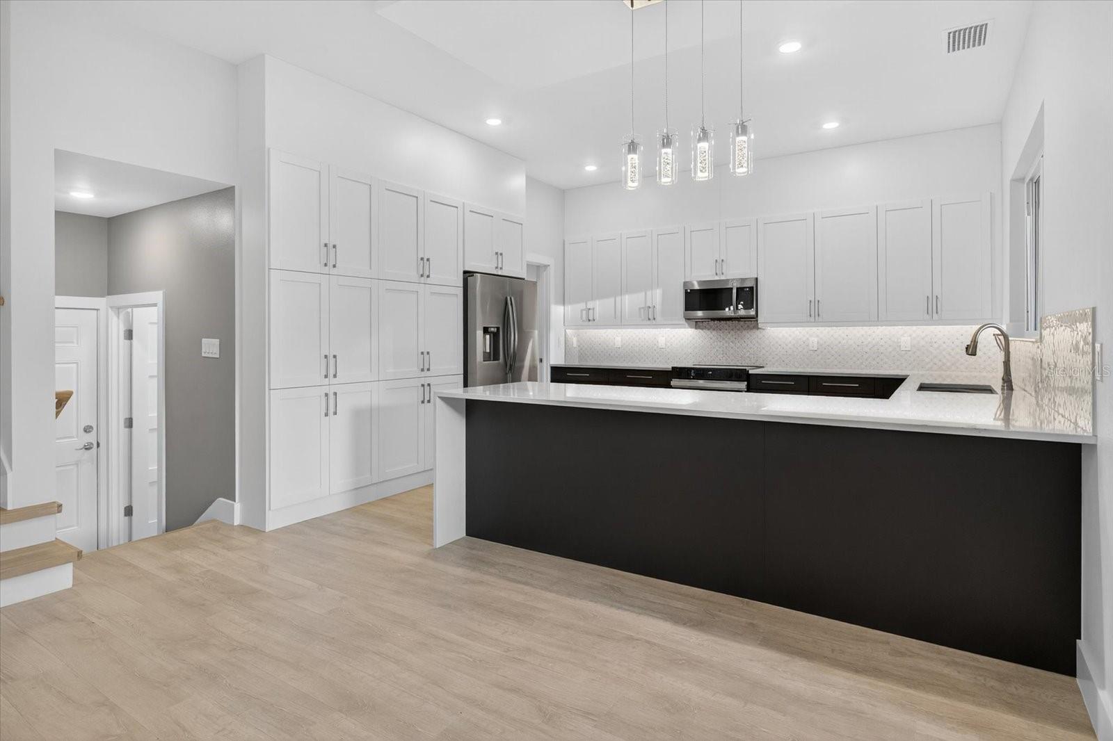 Image 27 of 96 For 207 Athens Street