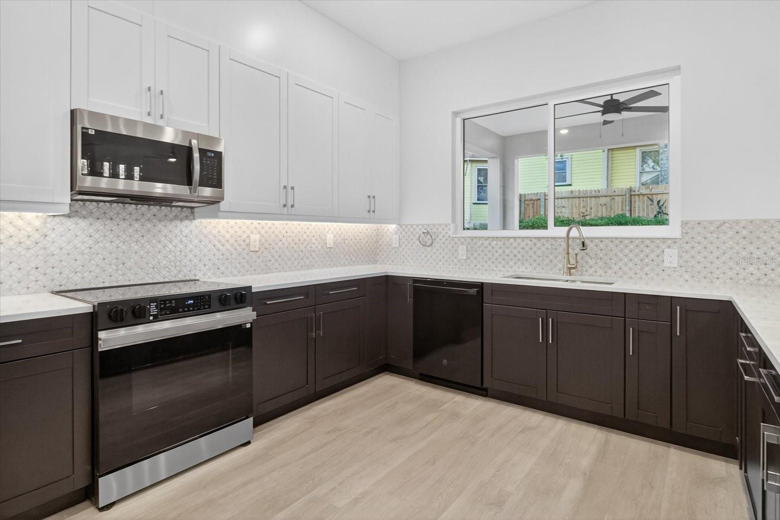 Image 28 of 96 For 207 Athens Street