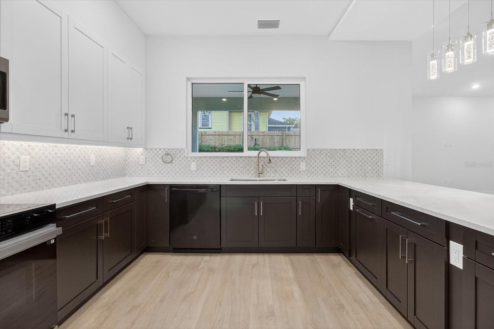 Image 36 of 96 For 207 Athens Street