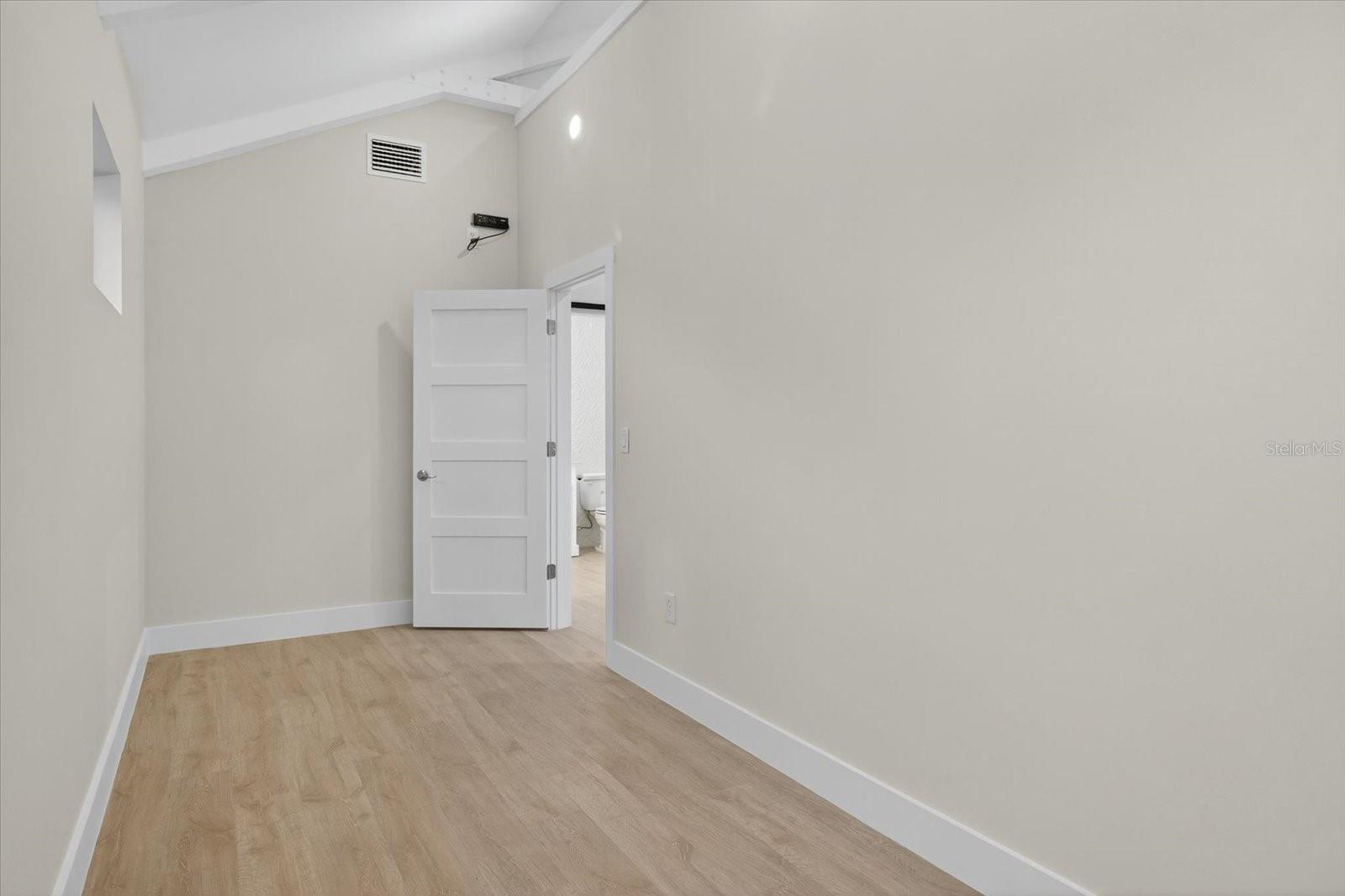 Image 52 of 96 For 207 Athens Street