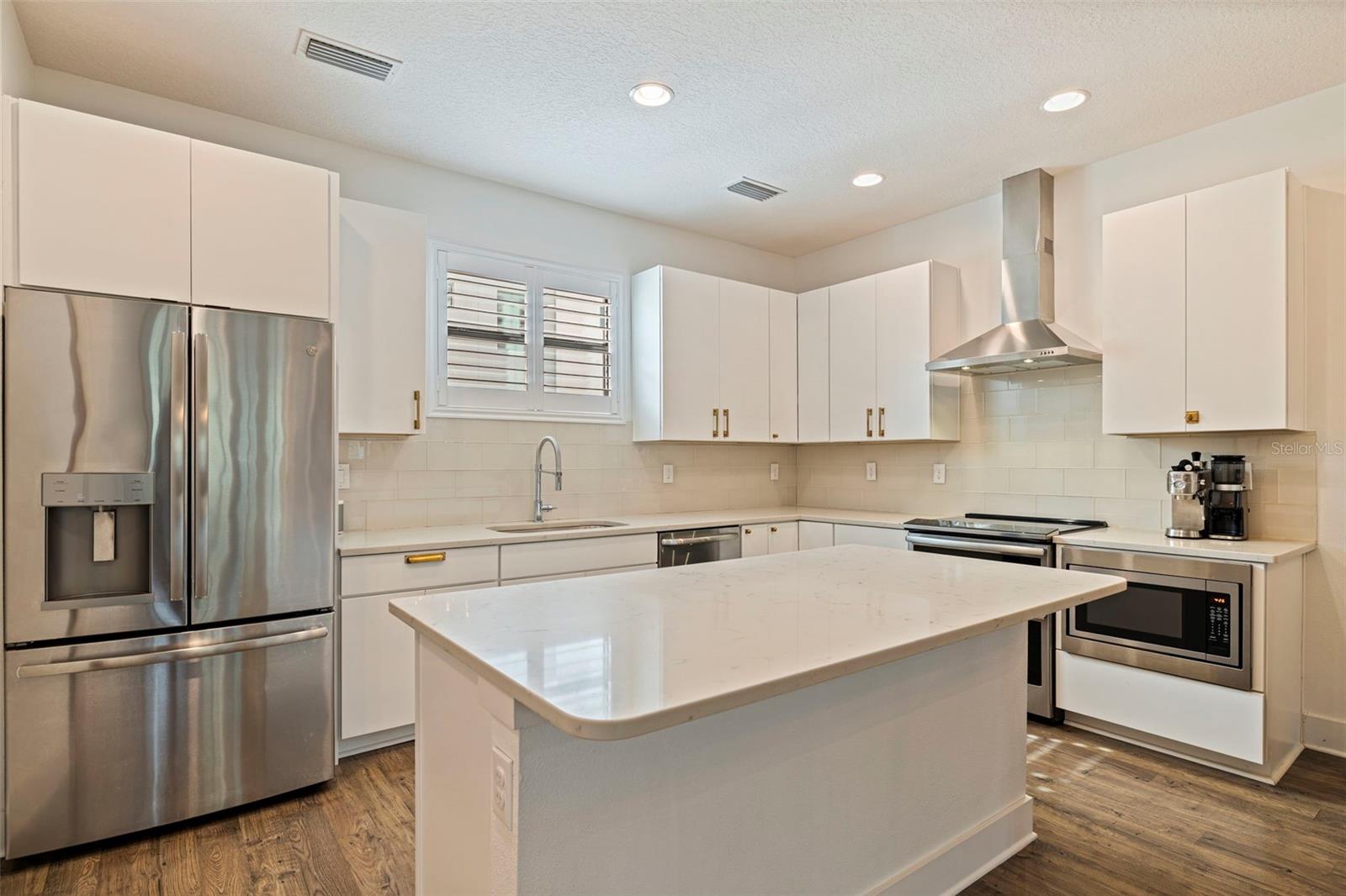 Image 10 of 42 For 1180 25th Street N
