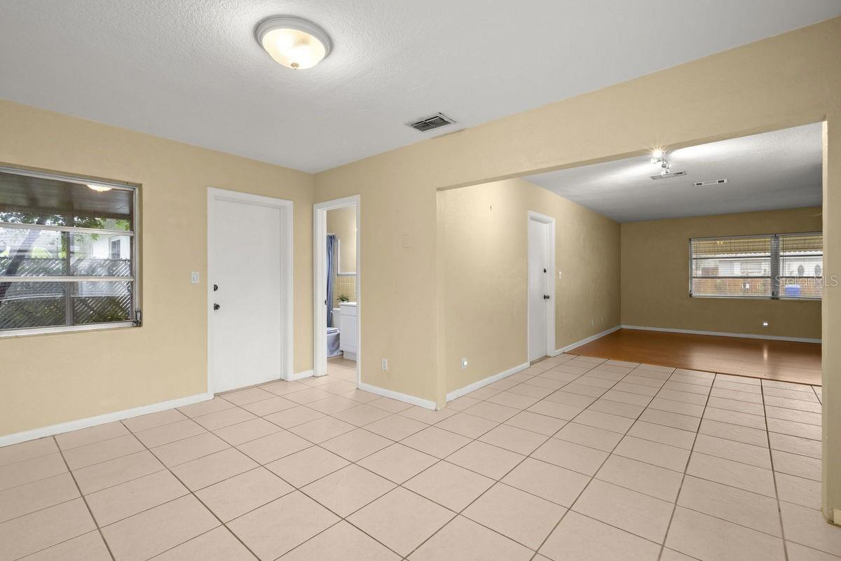 Image 26 of 60 For 644 Manor Drive W