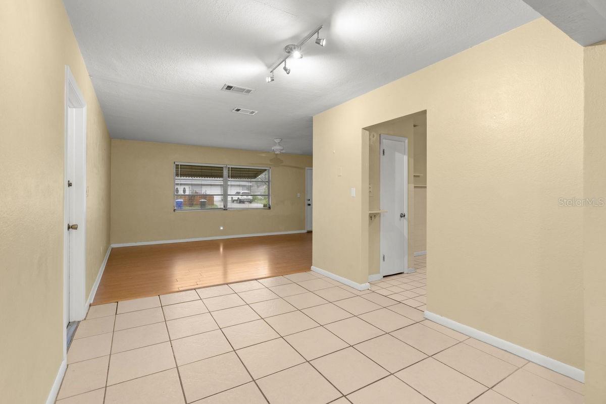 Image 30 of 60 For 644 Manor Drive W