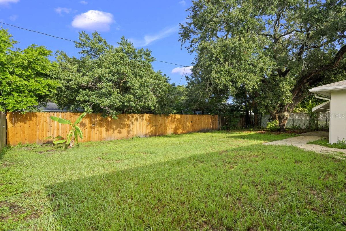 Image 38 of 60 For 644 Manor Drive W