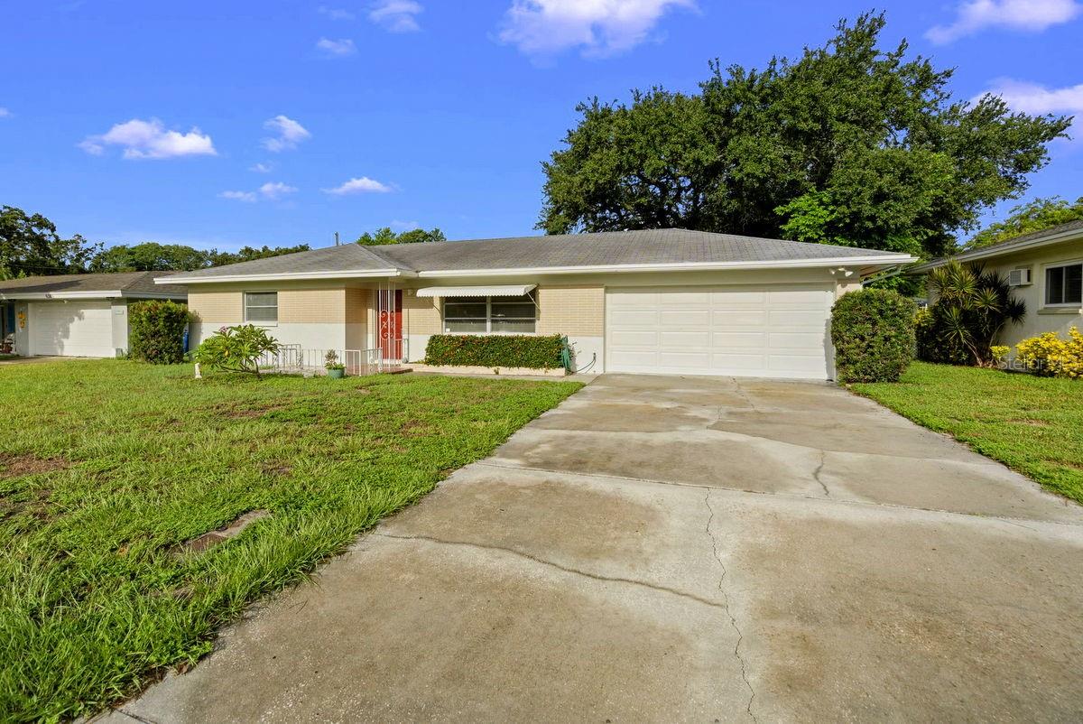 Image 41 of 60 For 644 Manor Drive W