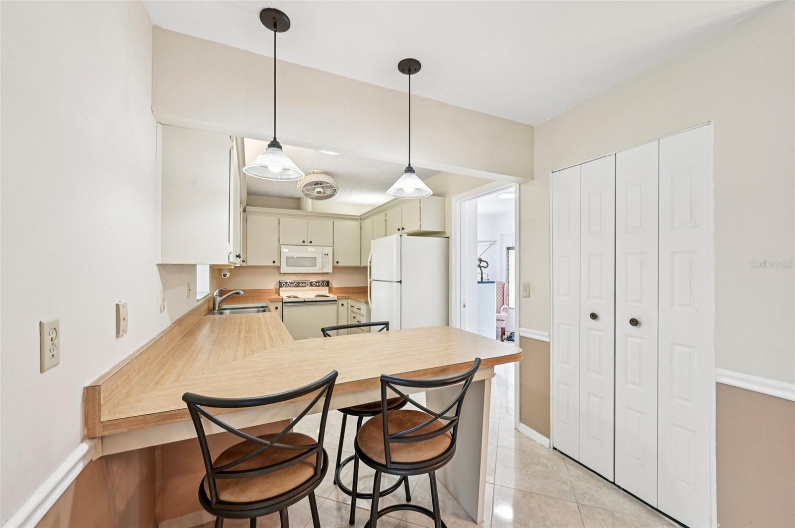 Image 11 of 60 For 2208 Highclere Circle