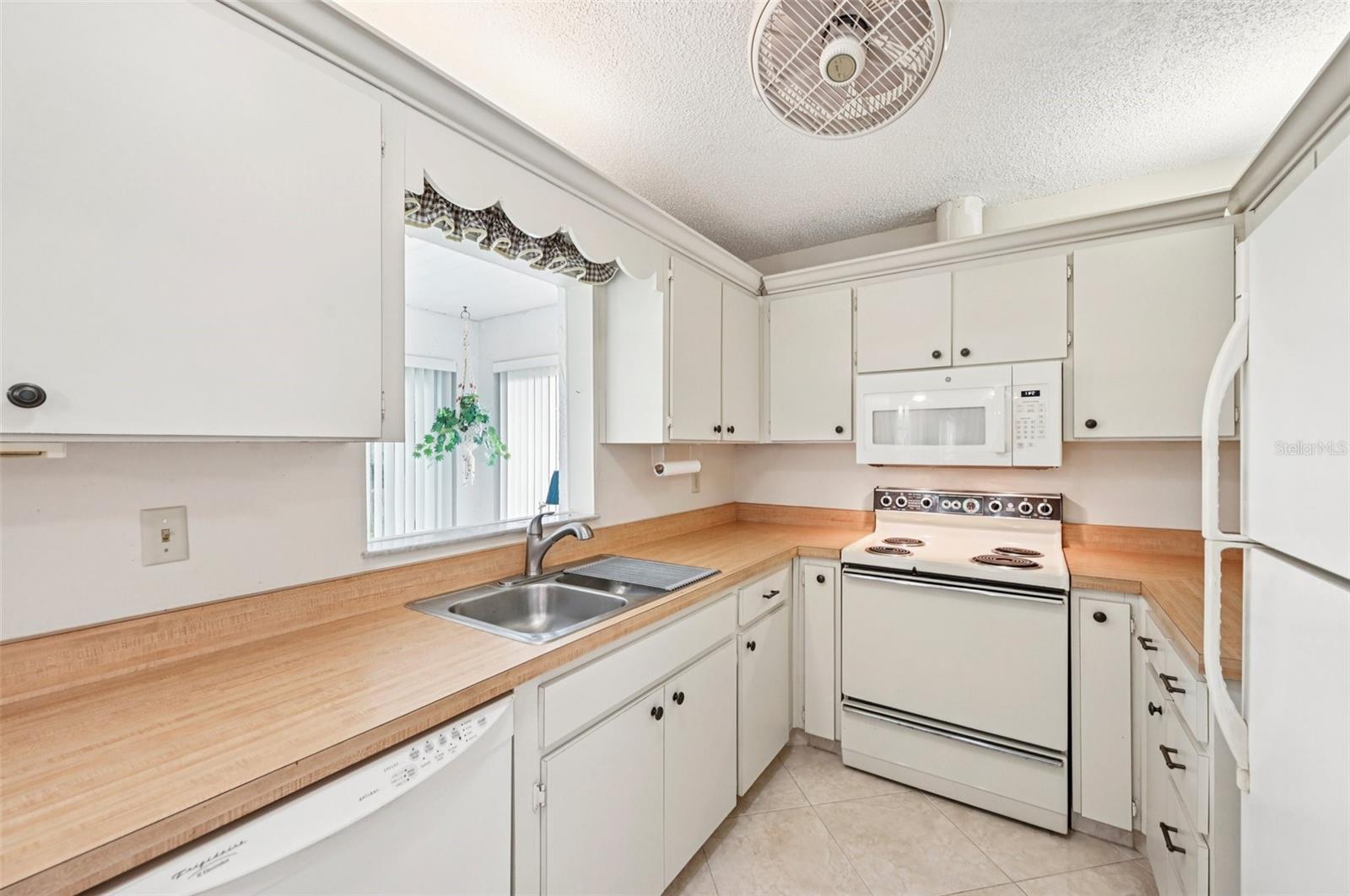 Image 12 of 60 For 2208 Highclere Circle