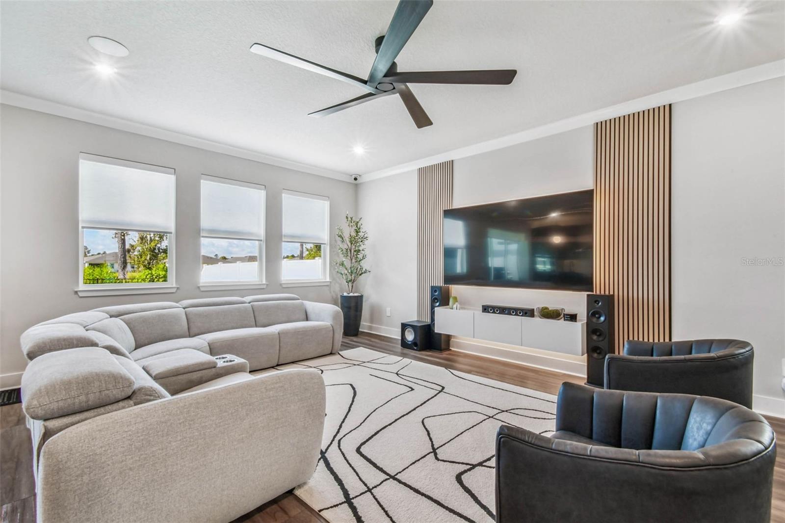 Listing photo id 16 for 31854 Asbury Avenue