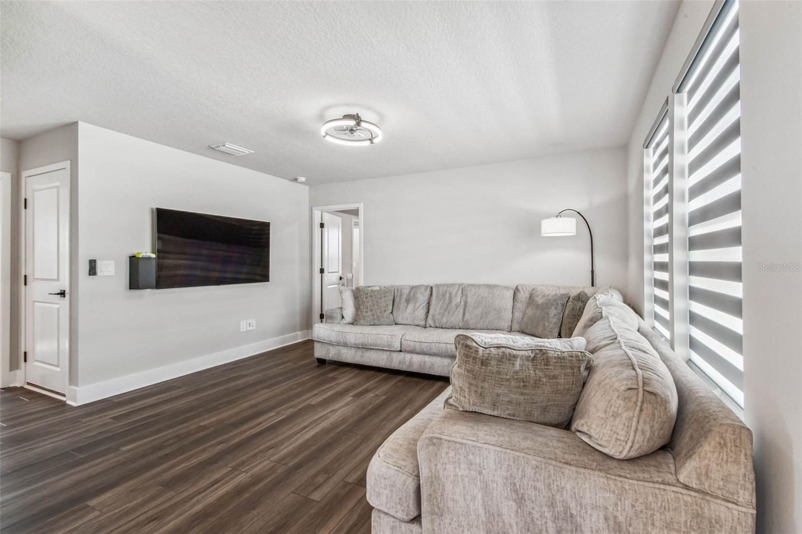 Listing photo id 32 for 31854 Asbury Avenue