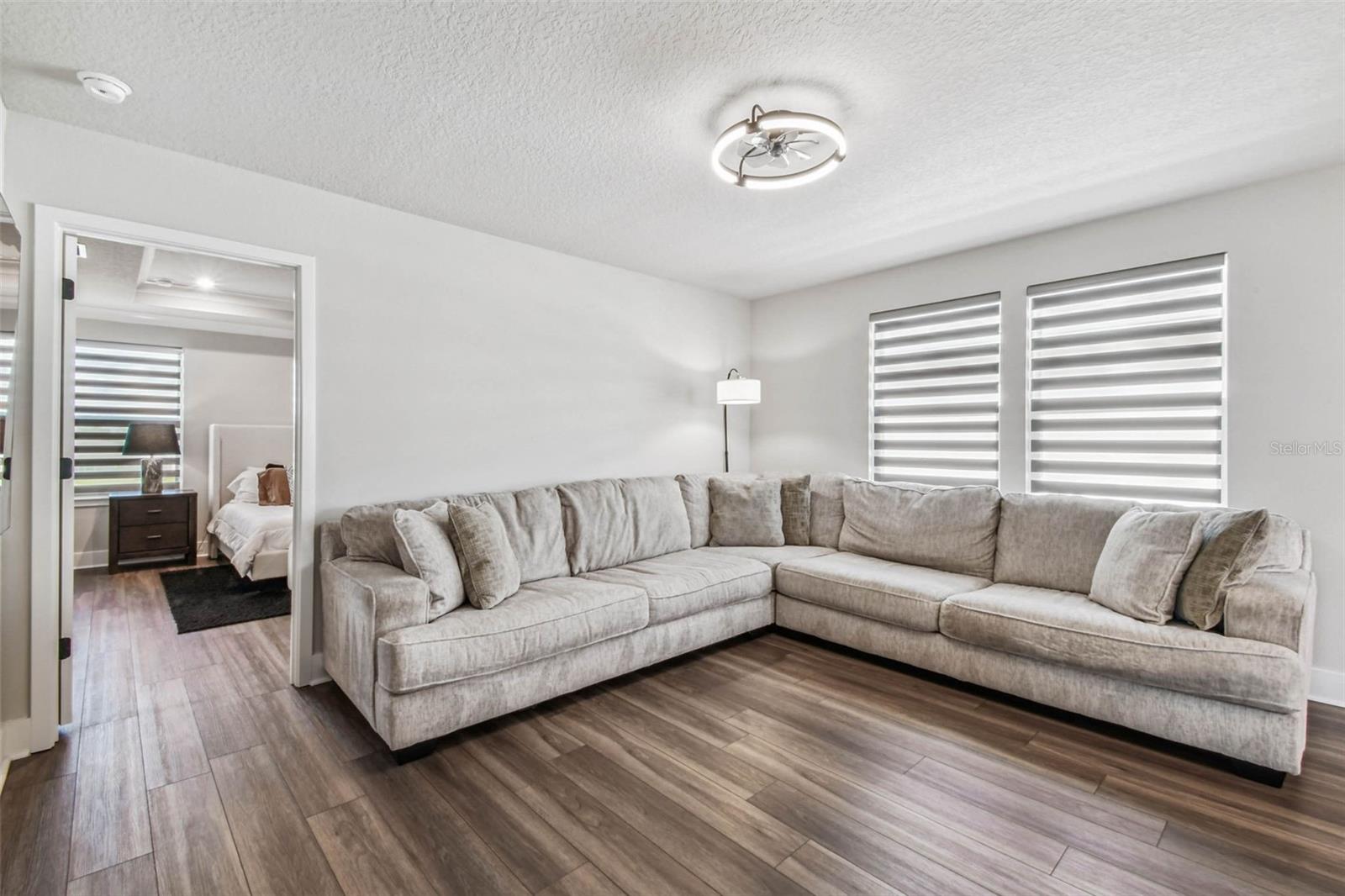 Listing photo id 33 for 31854 Asbury Avenue