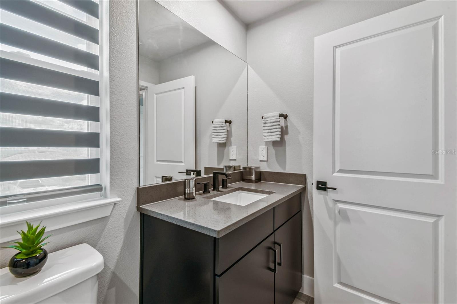 Listing photo id 38 for 31854 Asbury Avenue