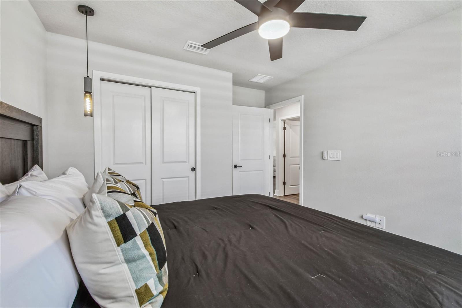 Listing photo id 40 for 31854 Asbury Avenue