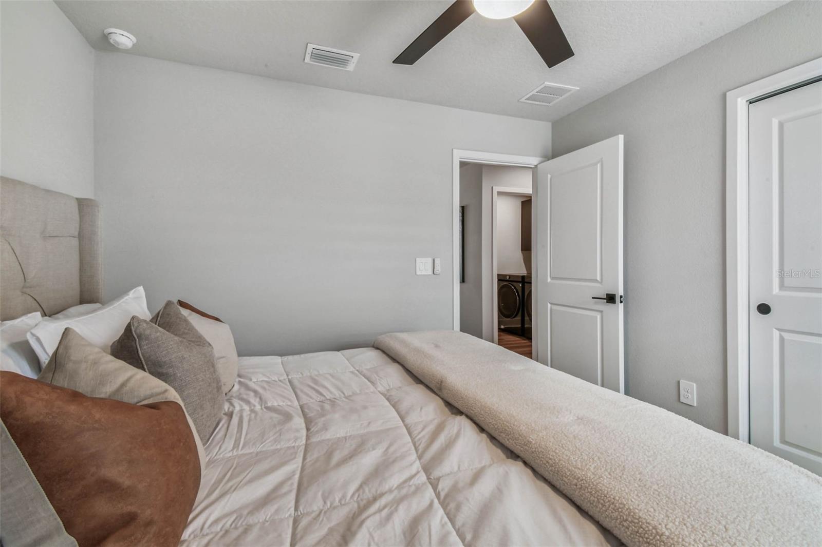 Listing photo id 42 for 31854 Asbury Avenue