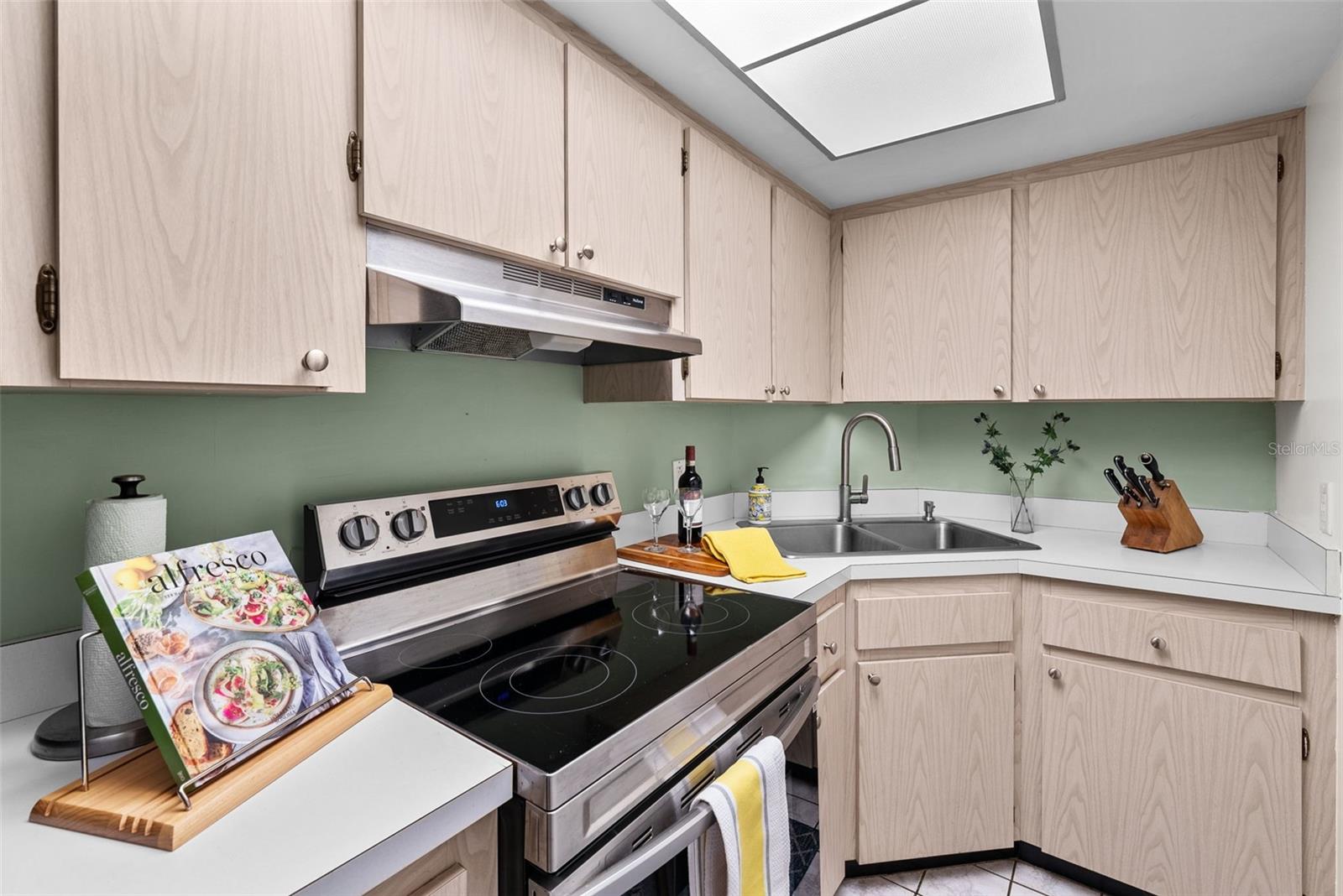 Image 15 of 49 For 100 Waverly Way 403