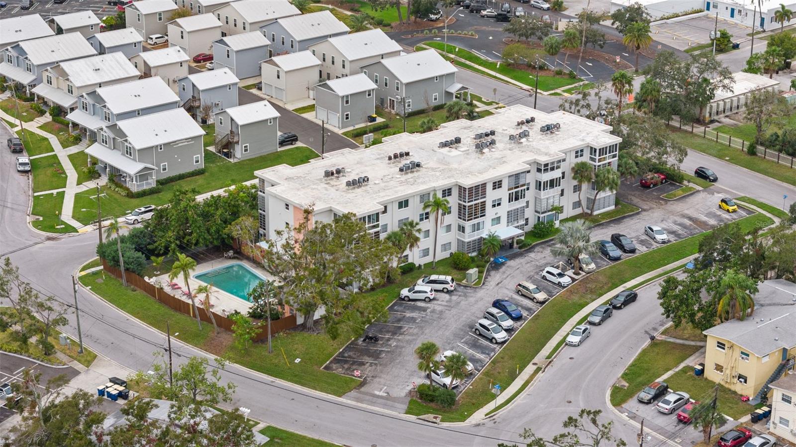 Image 42 of 49 For 100 Waverly Way 403