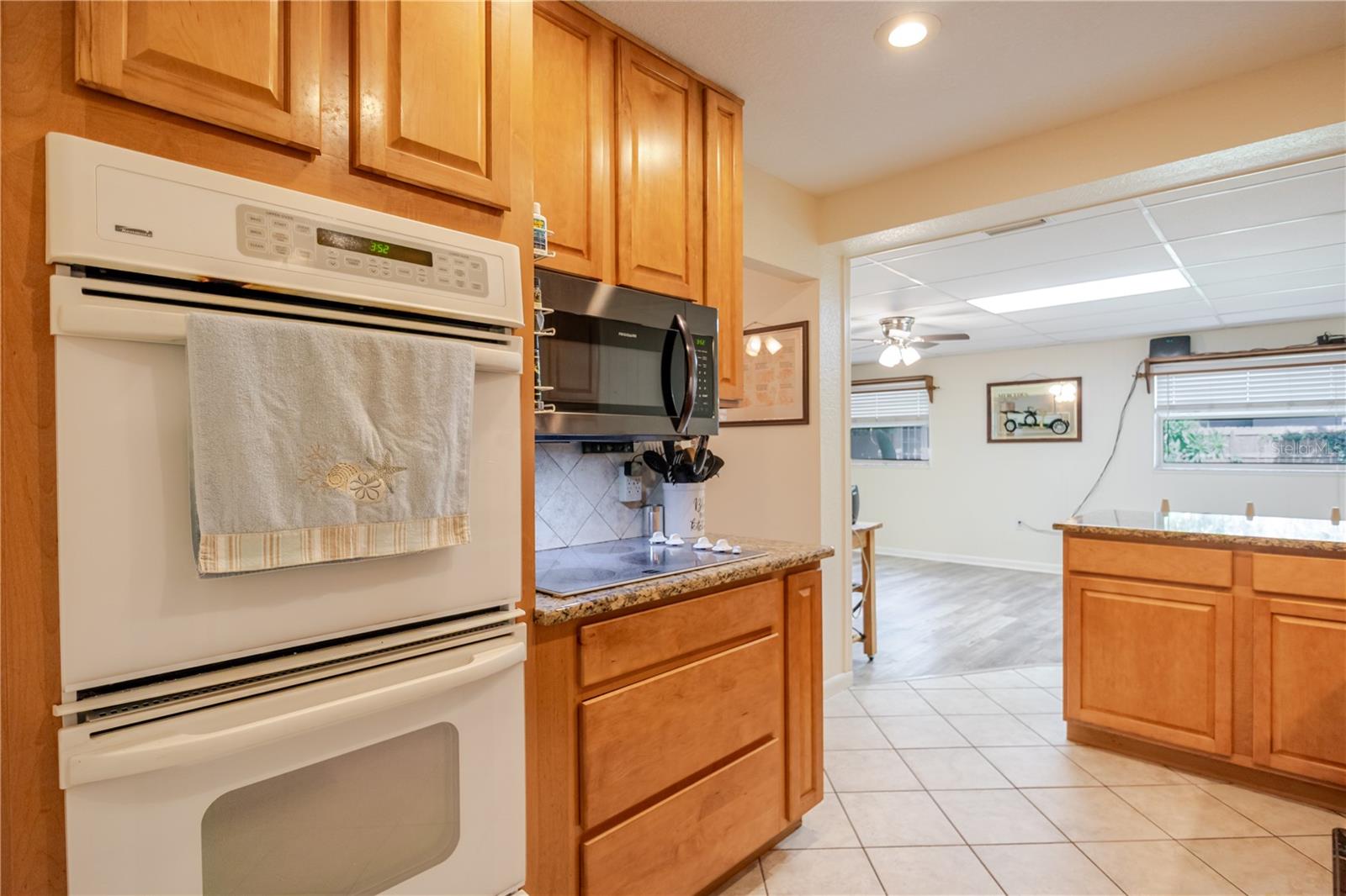 Image 14 of 43 For 925 Skyview Drive