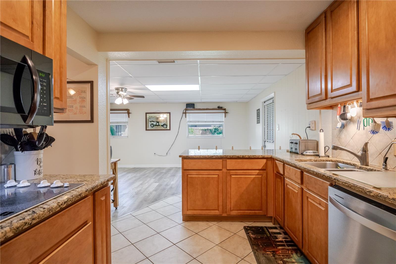 Image 15 of 43 For 925 Skyview Drive