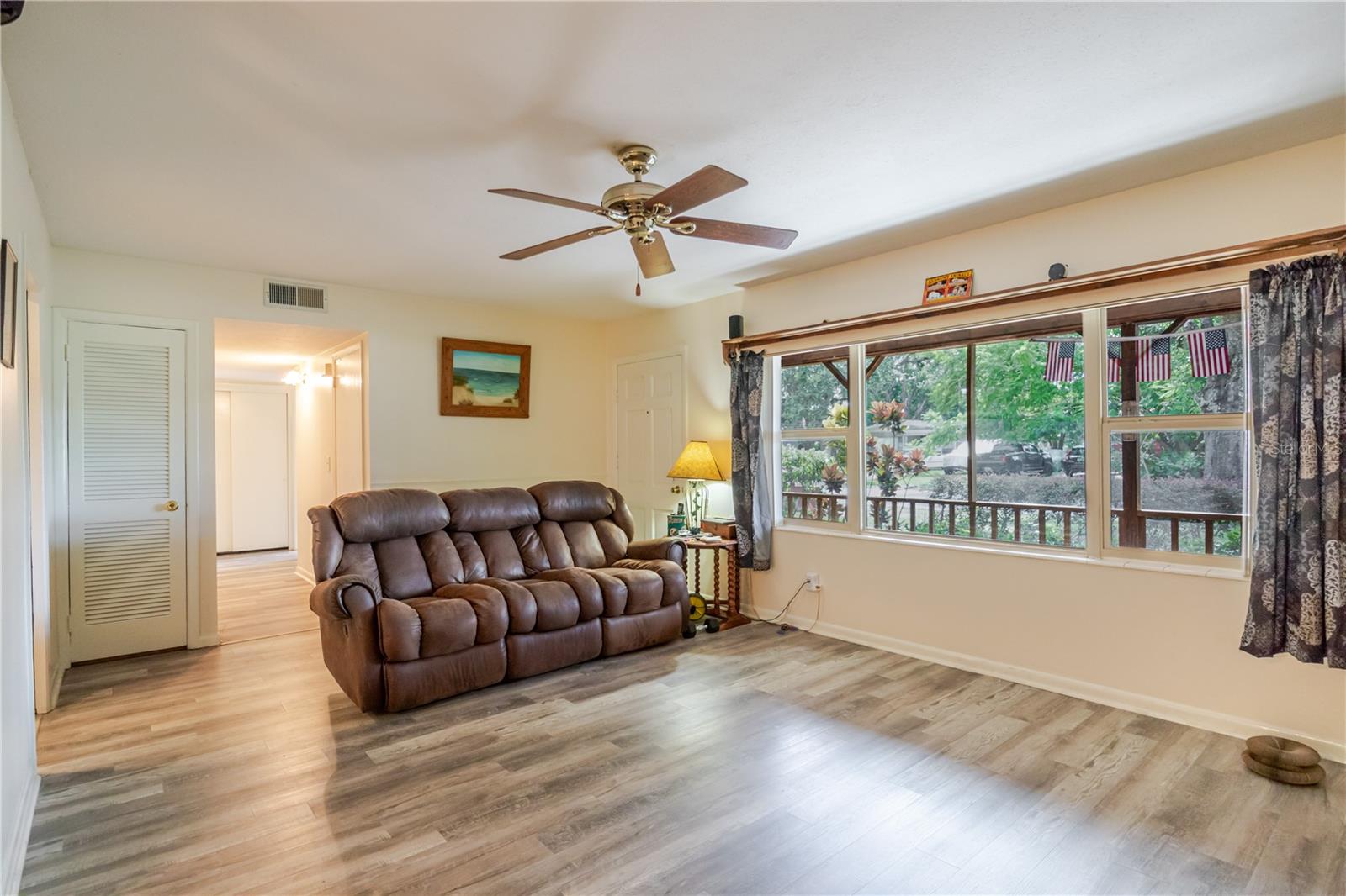 Image 22 of 43 For 925 Skyview Drive