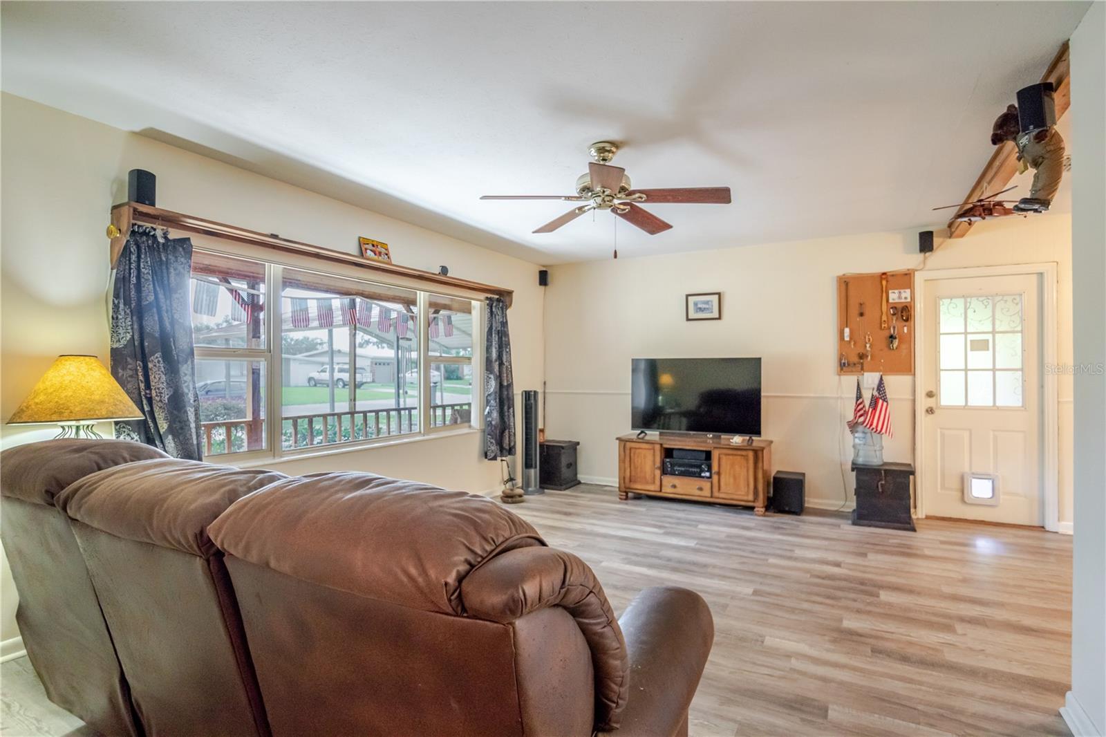 Image 23 of 43 For 925 Skyview Drive