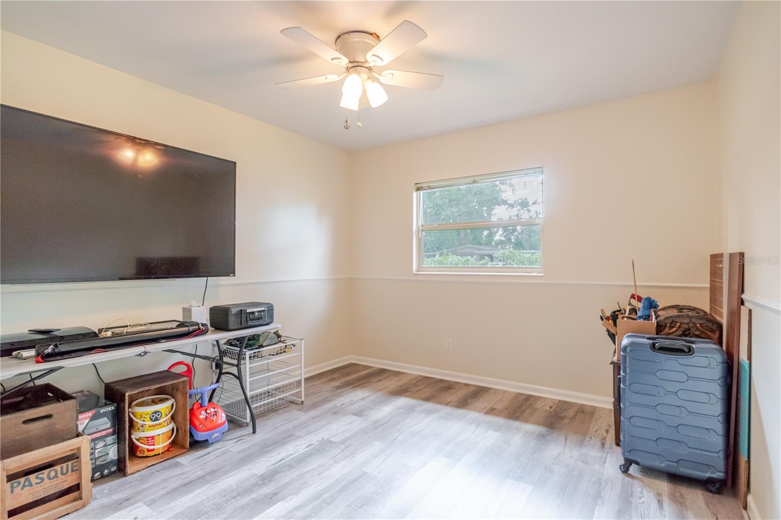 Image 31 of 43 For 925 Skyview Drive