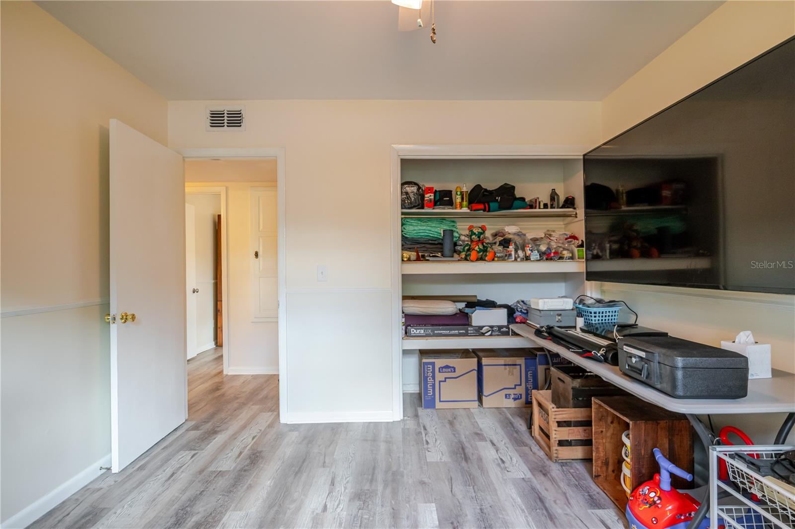 Image 33 of 43 For 925 Skyview Drive