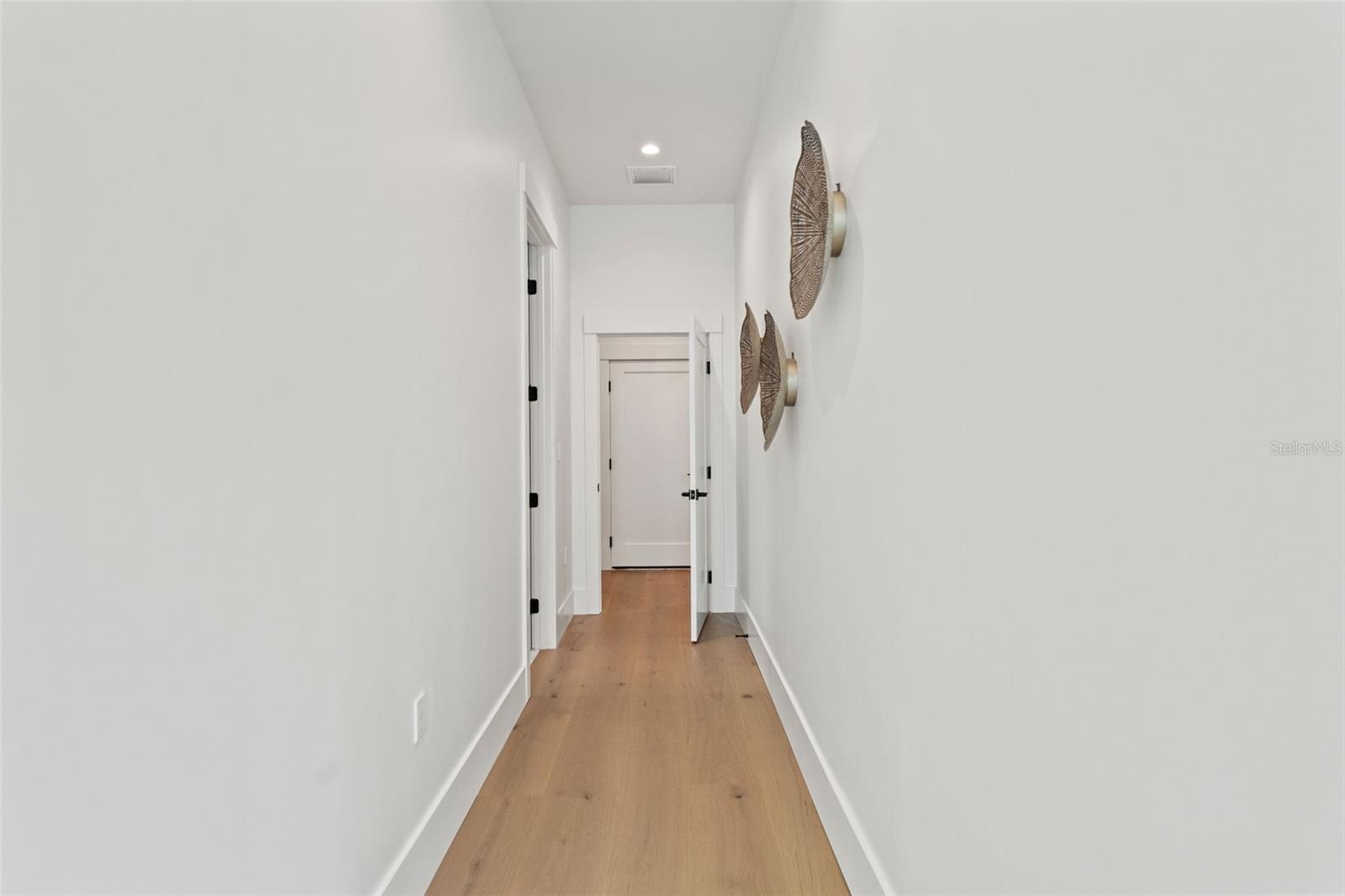 Image 32 of 89 For 804 Idlewood Drive 1