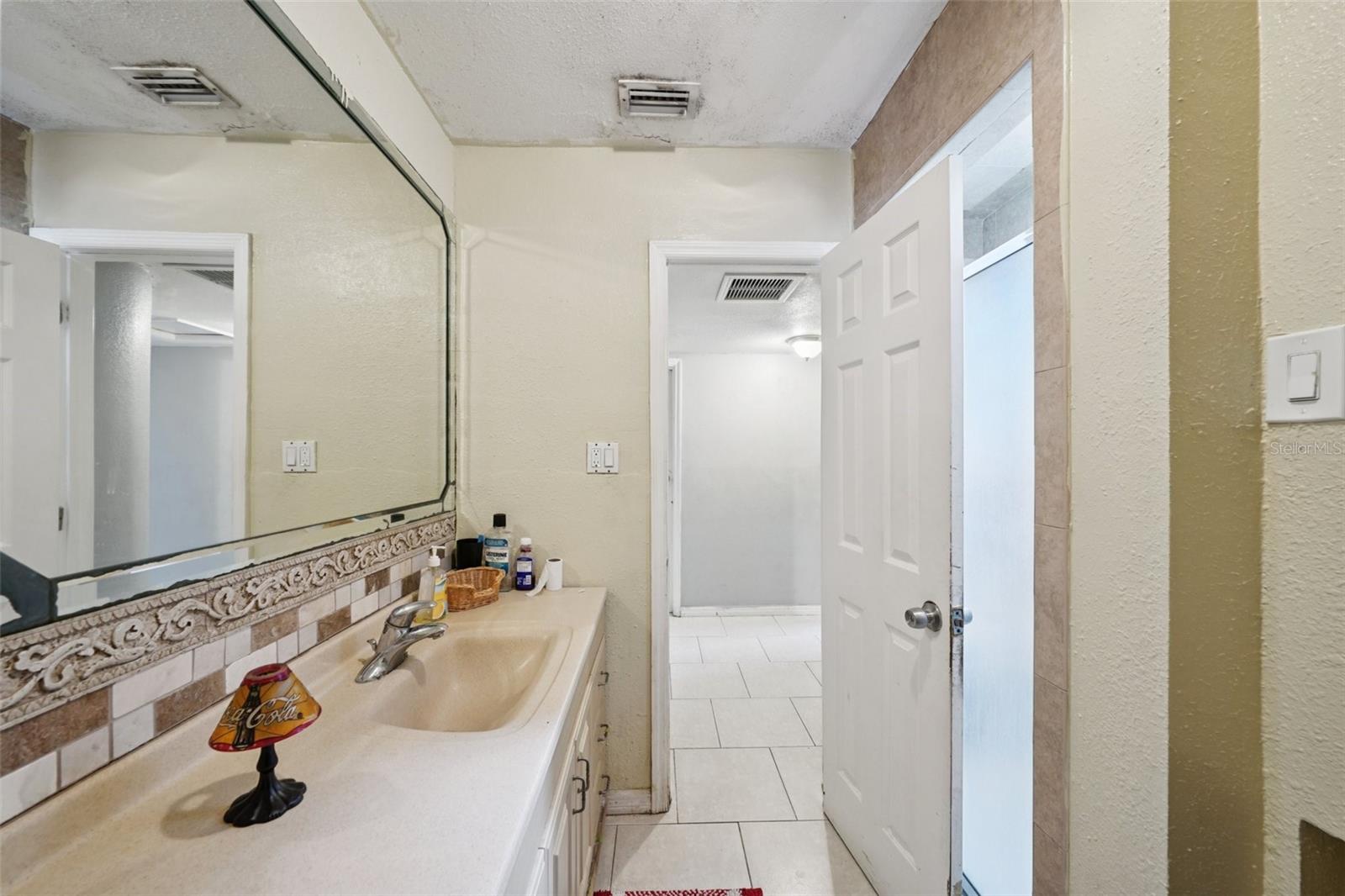 Image 29 of 81 For 4515 Saint Vincent Street