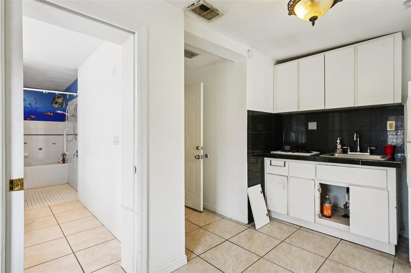 Image 36 of 81 For 4515 Saint Vincent Street