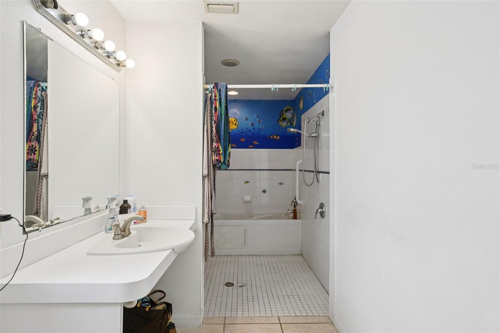 Image 41 of 81 For 4515 Saint Vincent Street