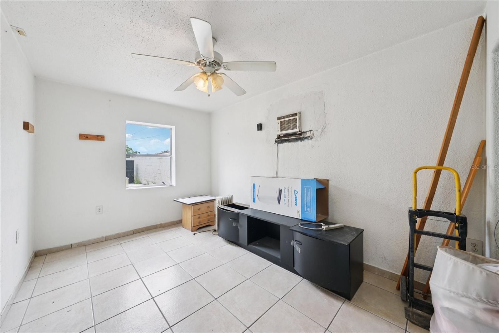 Image 56 of 81 For 4515 Saint Vincent Street
