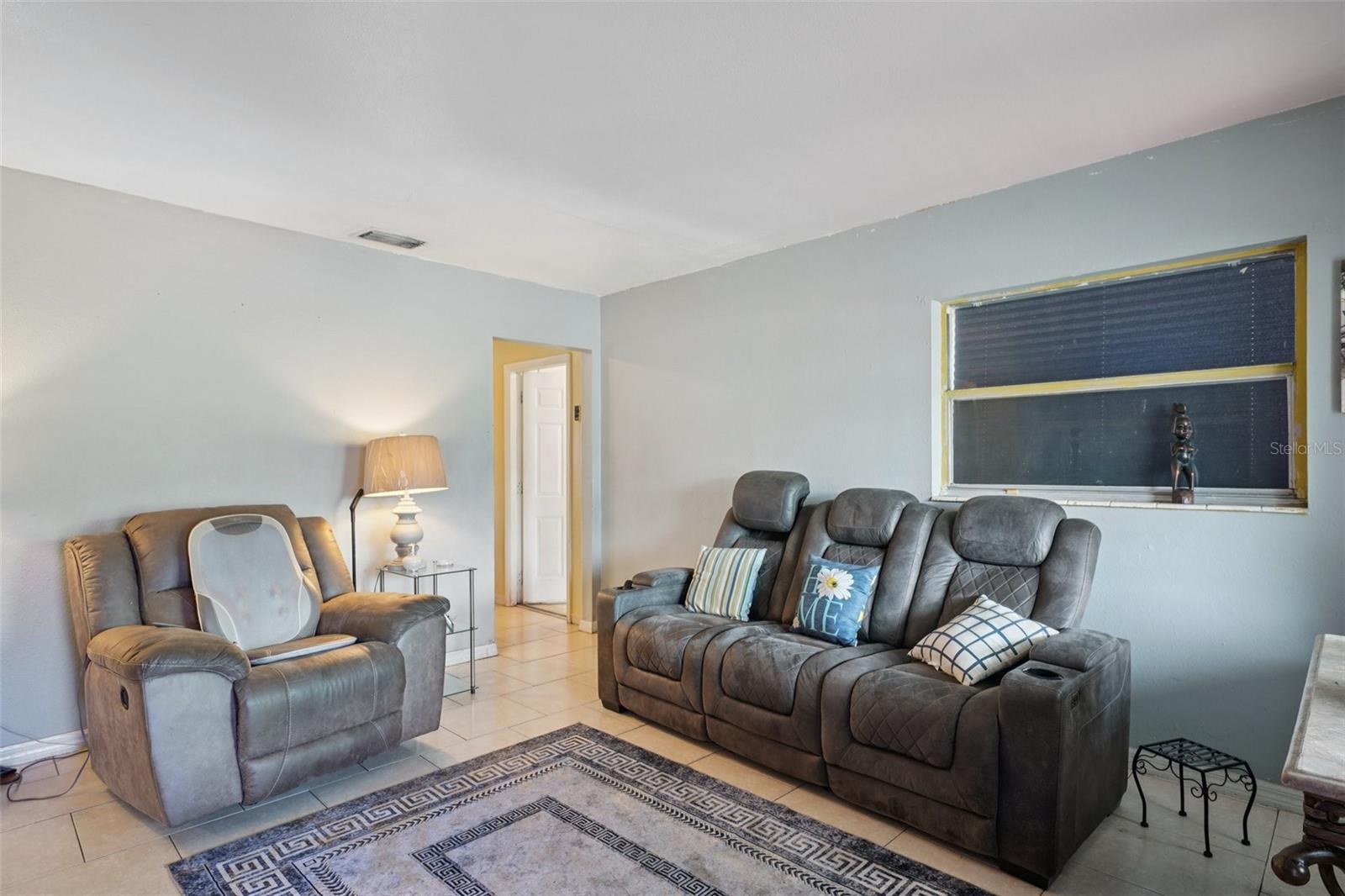 Image 7 of 81 For 4515 Saint Vincent Street