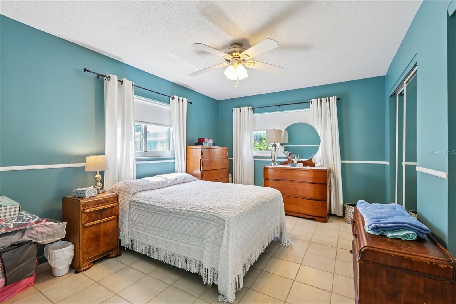 Listing photo id 15 for 5045 Lily Street N
