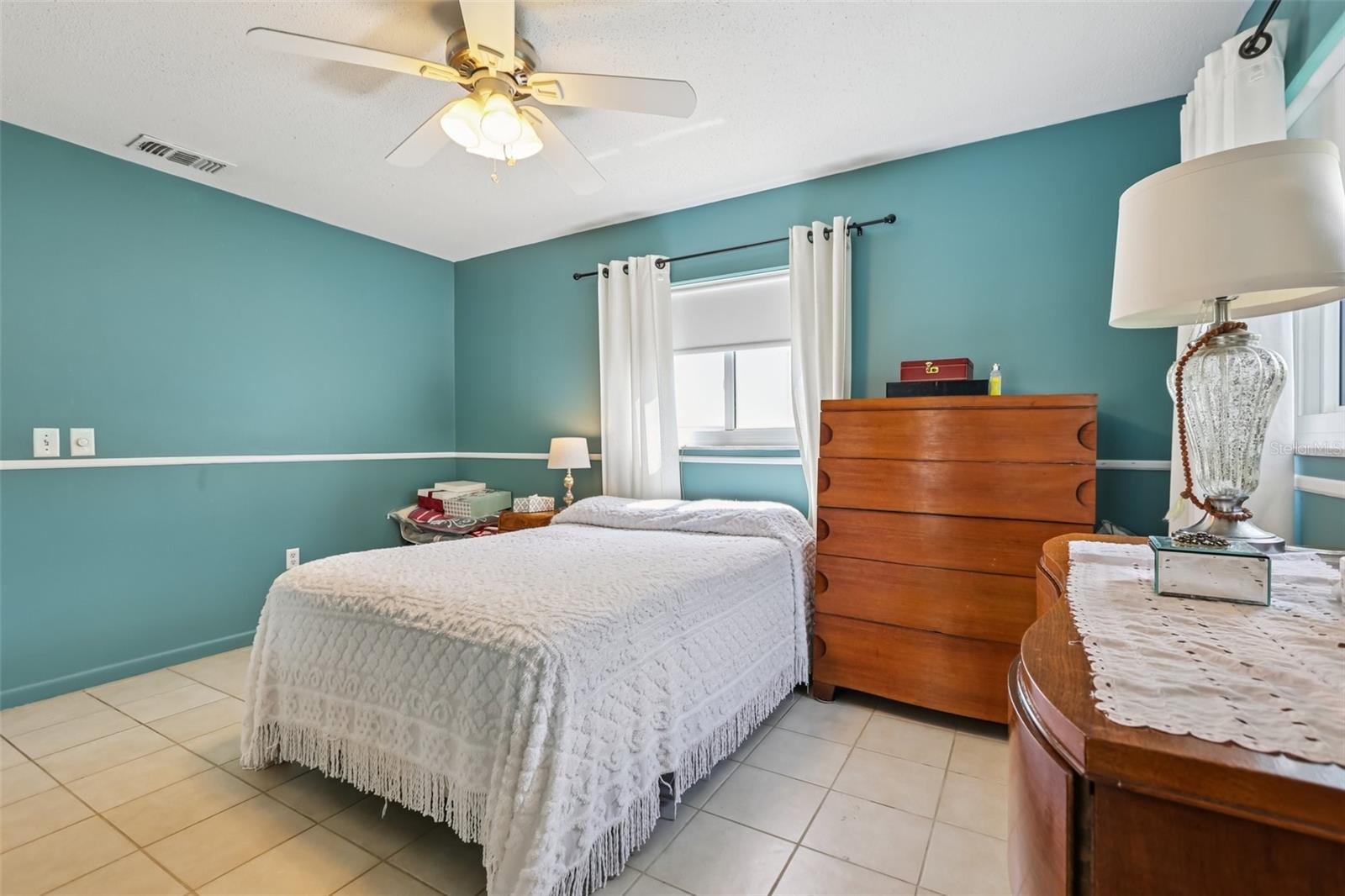 Listing photo id 17 for 5045 Lily Street N