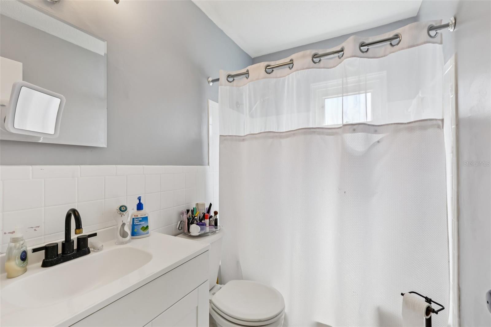Listing photo id 19 for 5045 Lily Street N
