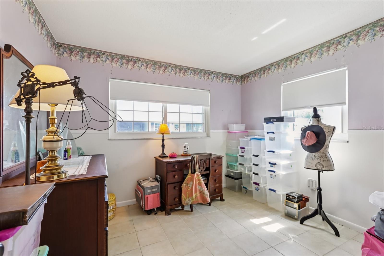 Listing photo id 20 for 5045 Lily Street N