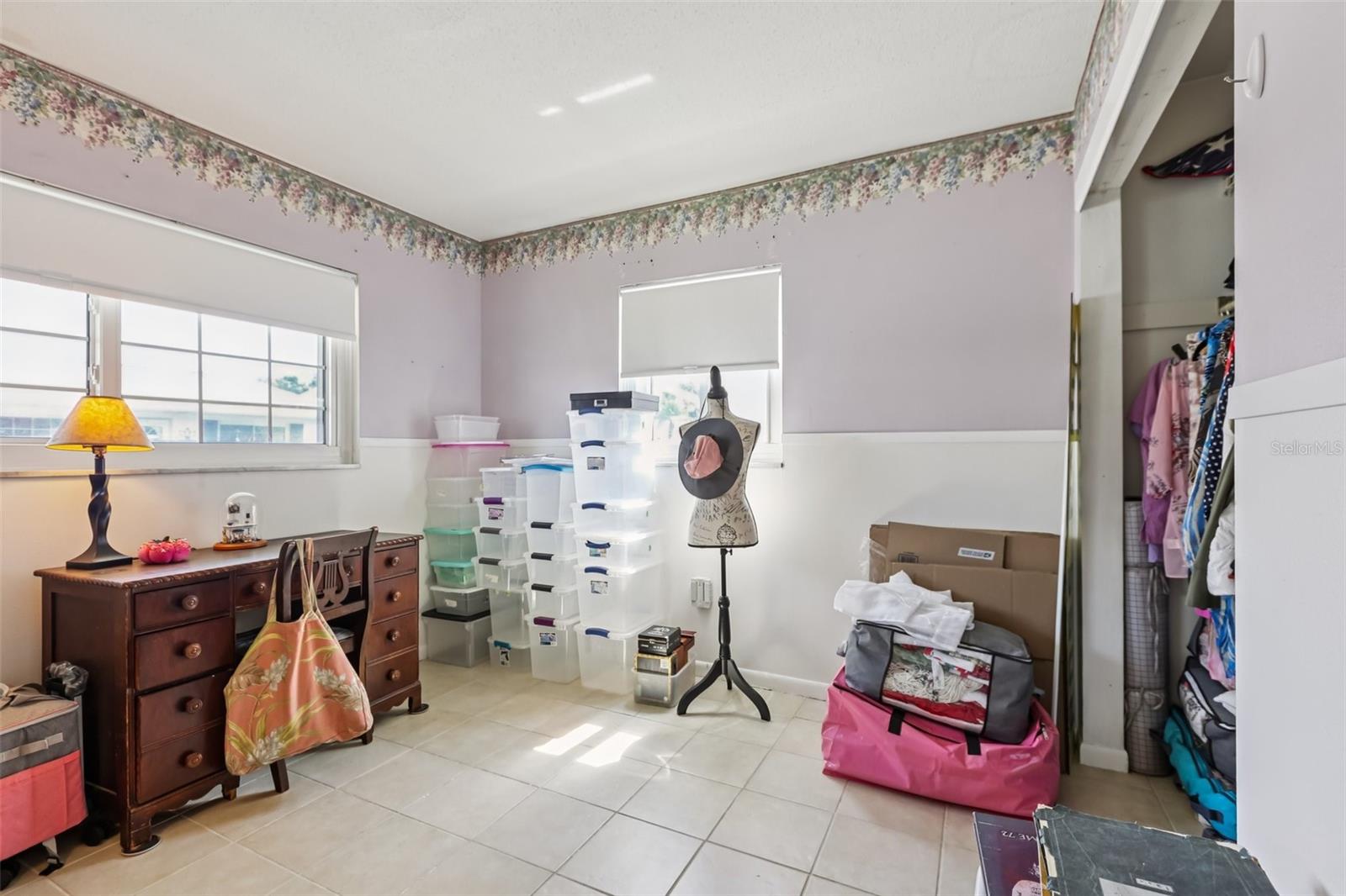 Listing photo id 21 for 5045 Lily Street N