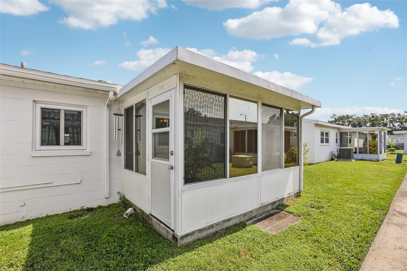 Listing photo id 24 for 5045 Lily Street N